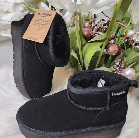 Bearpaw Retro Shorty Water Repellent Platform Boot (Women)New - Picture 2 of 5